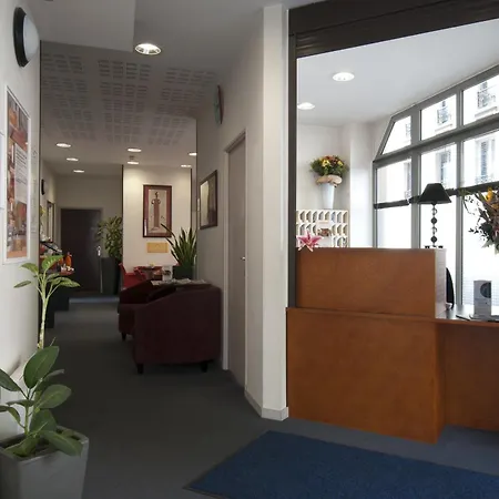 Adagio Access Philippe Auguste 2*