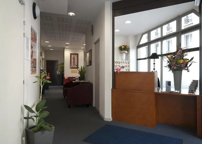 Adagio Access Philippe Auguste 2*