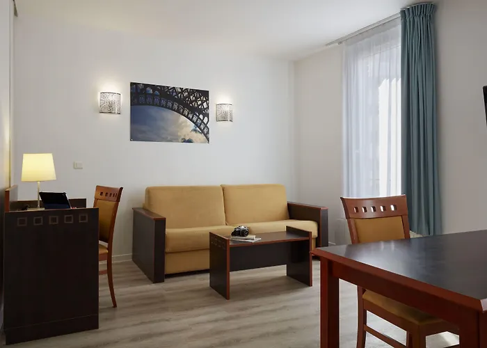 Adagio Access Philippe Auguste 2*