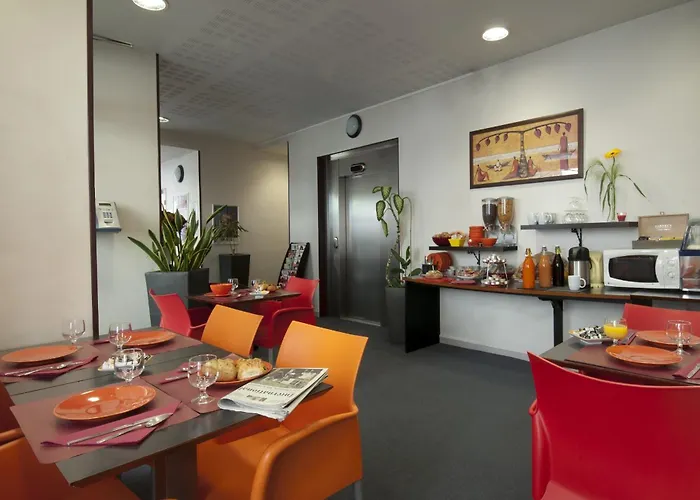 Adagio Access Philippe Auguste Aparthotel 2*