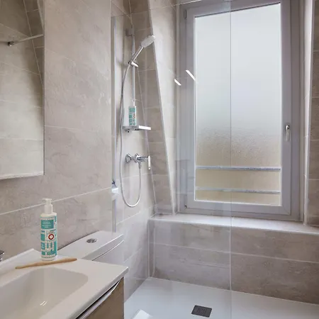 Adagio Access Philippe Auguste 2*