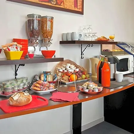 Adagio Access Philippe Auguste Apart-hotel 2*