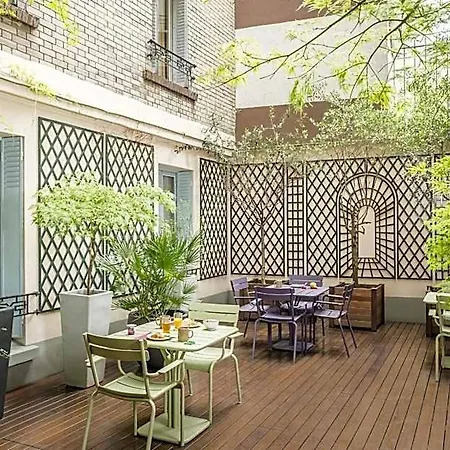 Adagio Access Philippe Auguste Paris