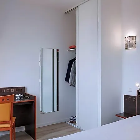 Adagio Access Philippe Auguste Paris