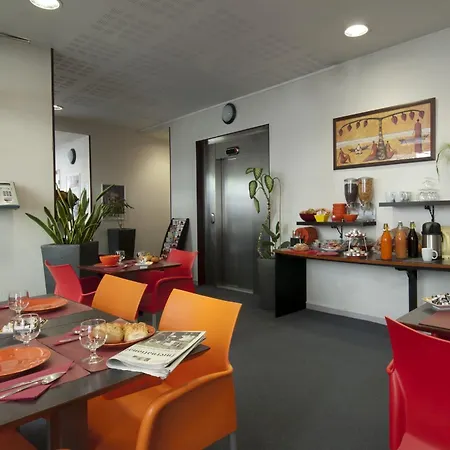 Adagio Access Philippe Auguste Aparthotel 2*