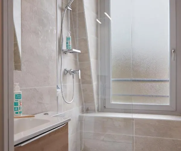 Adagio Access Philippe Auguste Paris