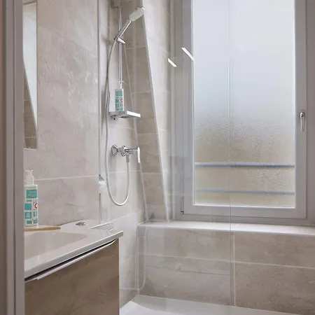 아다지오 액세스 필립 오귀스트